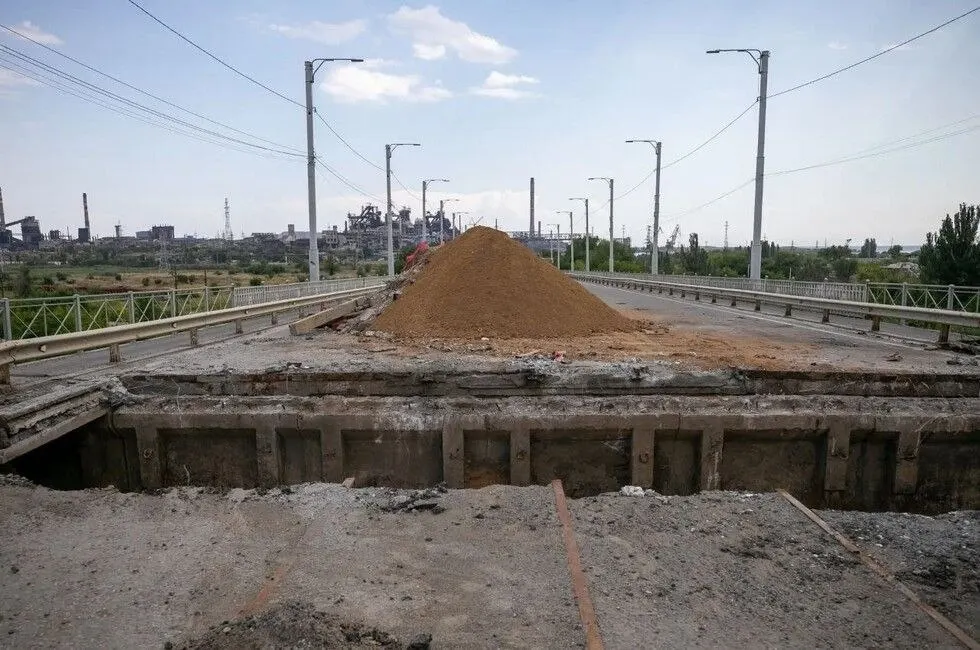 Міст біля Азовсталі: окупанти обіцяють ремонт після розмінування