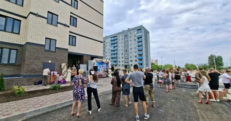 Окупанти обіцяють до кінця вересня роздати майже всі квартири в Маріуполі