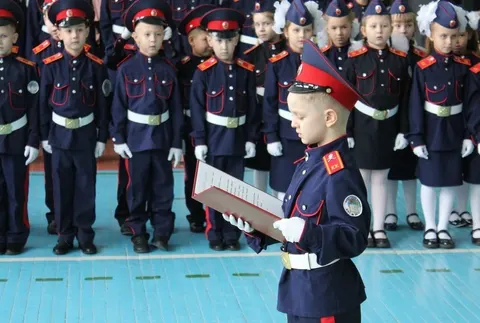 У Маріуполі окупанти створюють кадетські класи для дітей