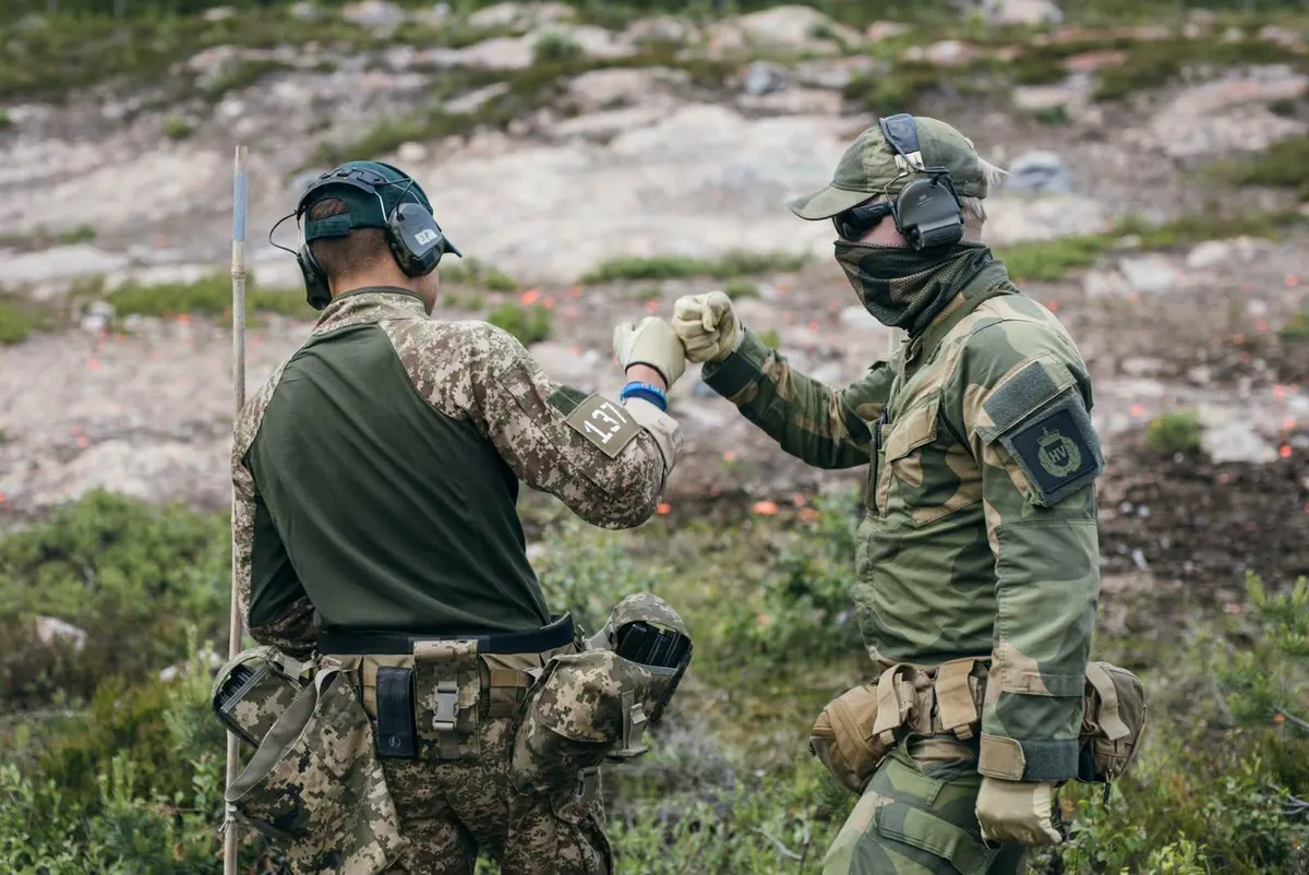 Маріуполь і Новоазовськ під атакою БпЛА: знеструмлення та пожежа, фронт і удари по РФ