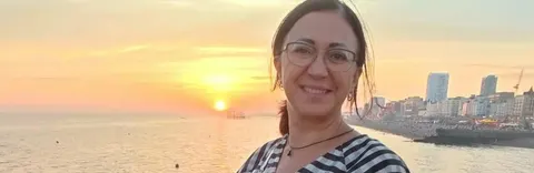 Маріупольчанка Афіна Хаджинова відкрила швейну справу у Брайтоні