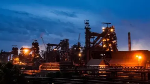 Російський удар по «Запоріжсталі»: загинули семеро металургів, комбінат зупинено