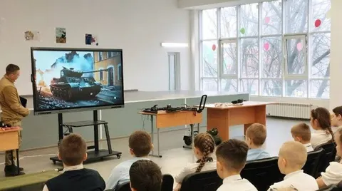 Окупанти проводять «уроки мужності» в маріупольських школах