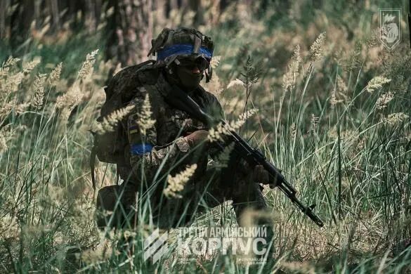 У Маріуполі прогриміли вибухи: місто знеструмлене, атаковано військові об'єкти РФ