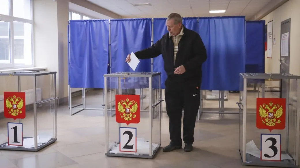 На захопленій частині Запоріжчини молодь «заохочують» до псевдовиборів повербанками