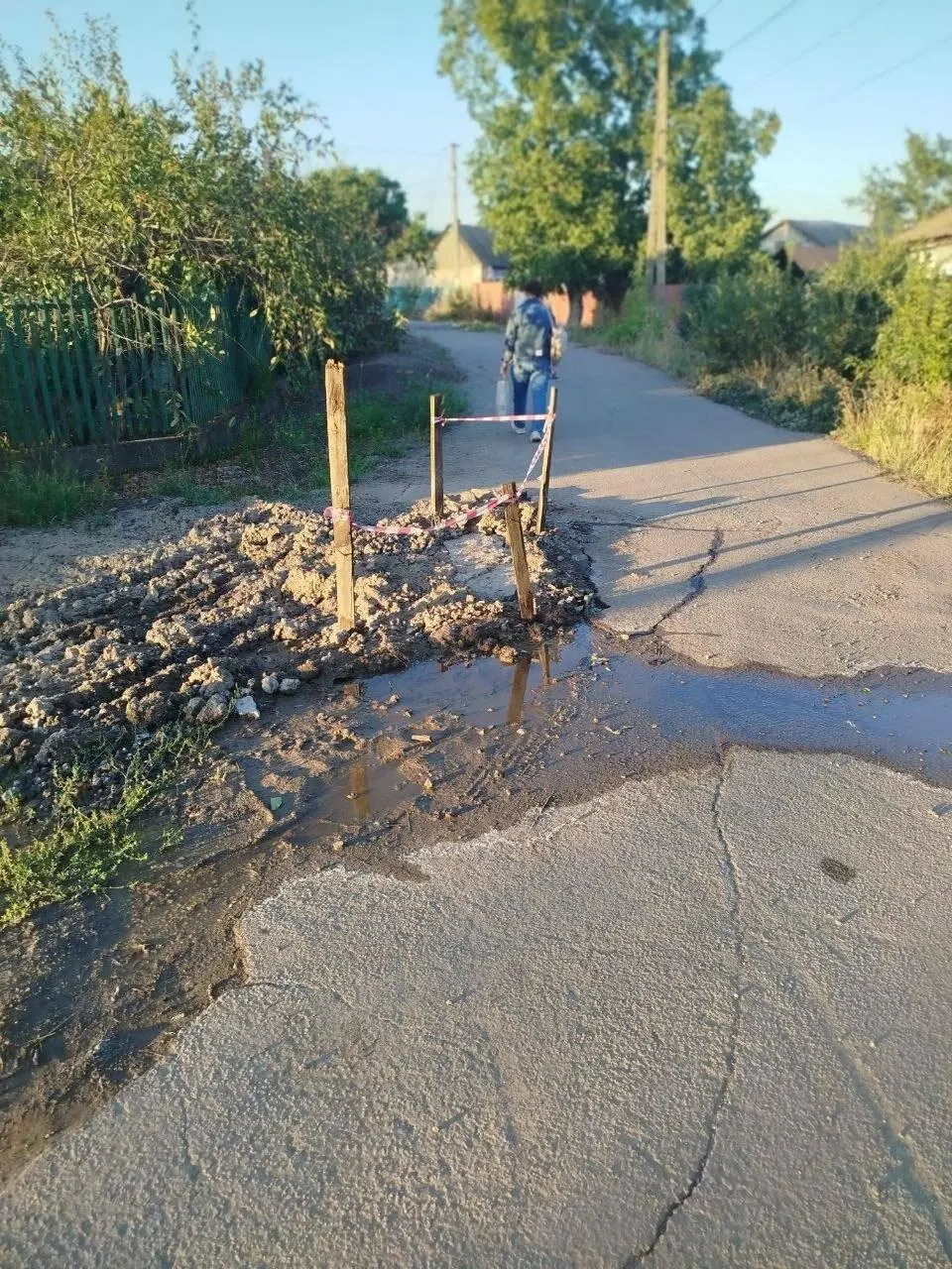 У Маріуполі третій тиждень триває витік води на провулку Шопена