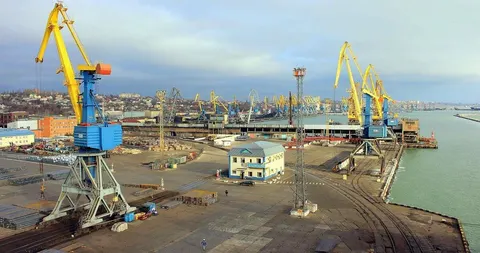 У Маріупольському порту вражено суховантаж, що вивозив українське вугілля