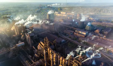 Окупанти хочуть зробити атракціон із руїн «Азовсталі»