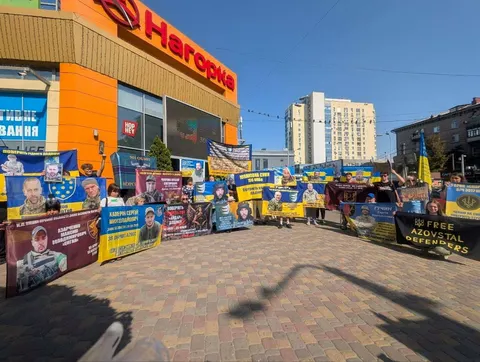 Маріупольці в Дніпрі, Хмельницькому та Тернополі долучилися до акцій на підтримку полонених