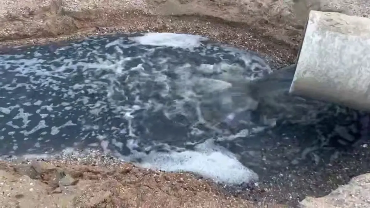 У Маріуполі зафіксували скидання нечистот у море