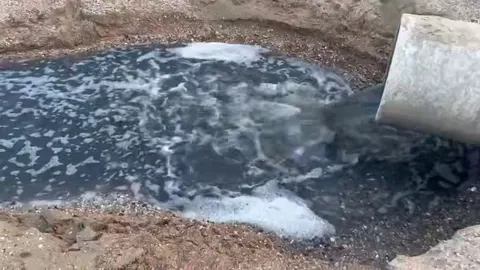 У Маріуполі зафіксували скидання нечистот у море