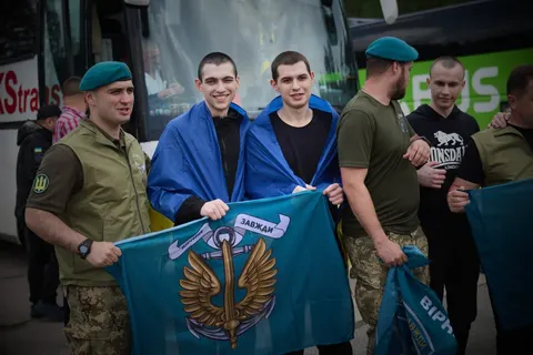 Звільнені з полону: серед врятованих — захисник Маріуполя з Тростянця