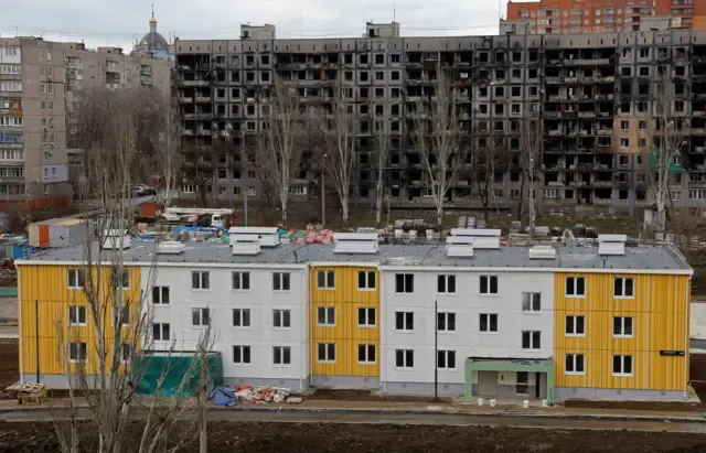 У Маріуполі презентували план забудови до 2045 року, а містяни питають про світло