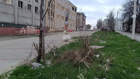 Стихійні поховання в Маріуполі: місто досі не поховало всіх жертв війни