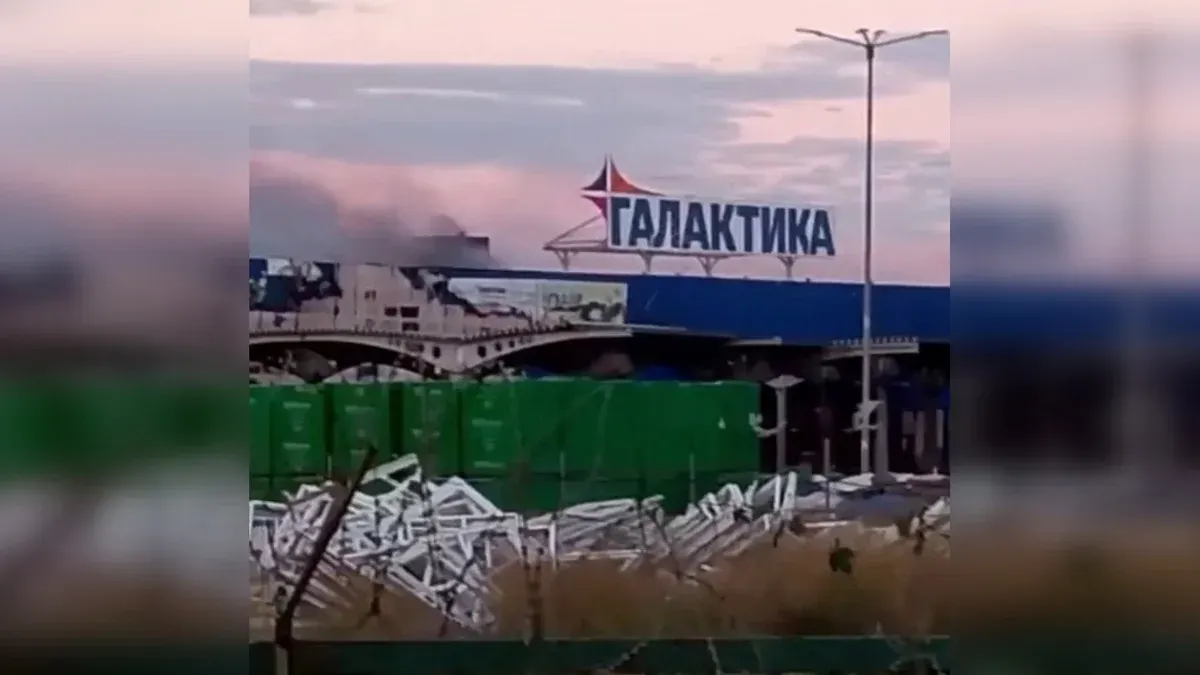 У Маріуполі після атаки дронів горить ТЦ «Галактика»
