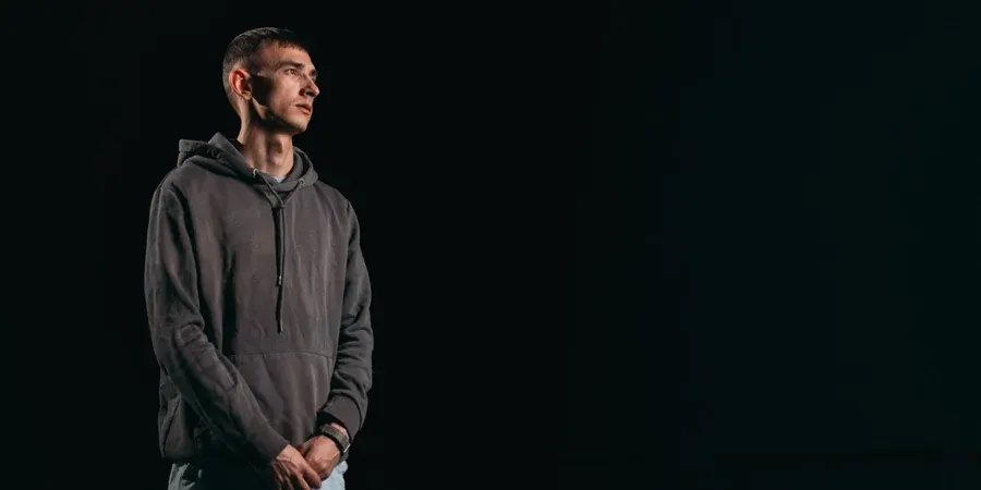 «Головне було долетіти»: захисник Маріуполя Віктор Лахно розповів про Азовсталь і полон