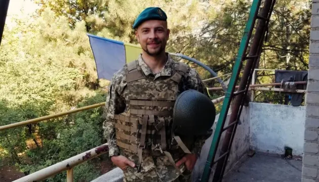 Маріуполець видає збірку поезій, написаних у полоні курячою кісточкою