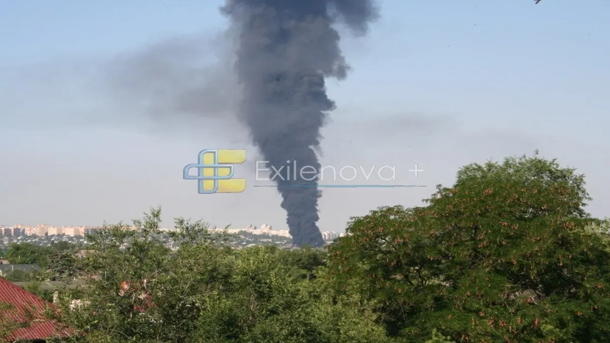 У Маріуполі після вибуху палає паливо: перекрито вулицю
