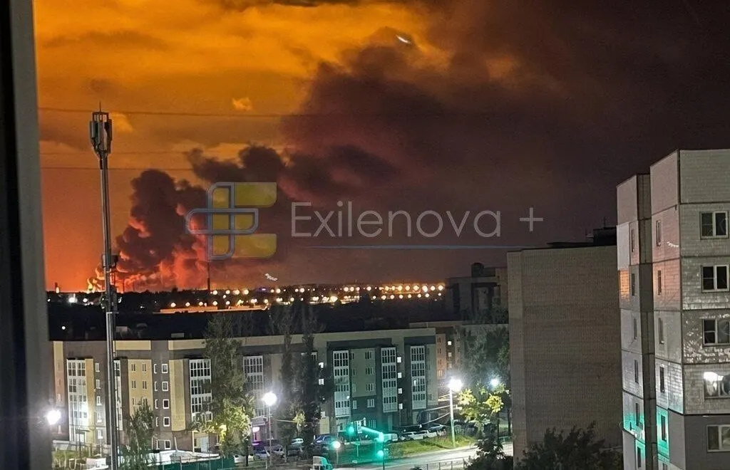 Дрони атакували аеродром у Ростові та НПЗ у Ярославлі: пожежі й знеструмлення
