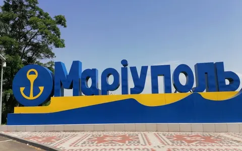 Окупанти затвердили новий герб Маріуполя: що змінилося