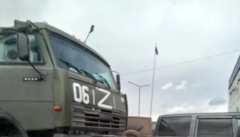 Нові військові бази у Маріуполі: куди окупанти стягують техніку
