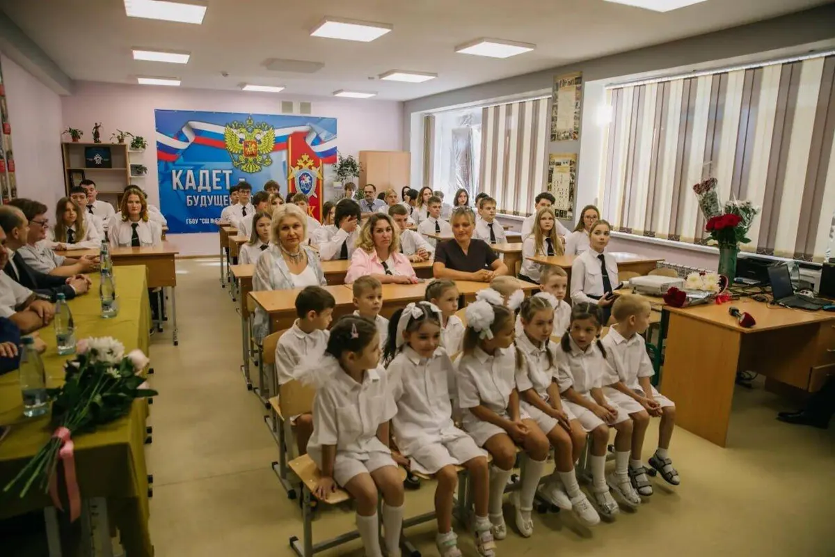 В окупованому Маріуполі школярів залучають до кадетських класів РФ