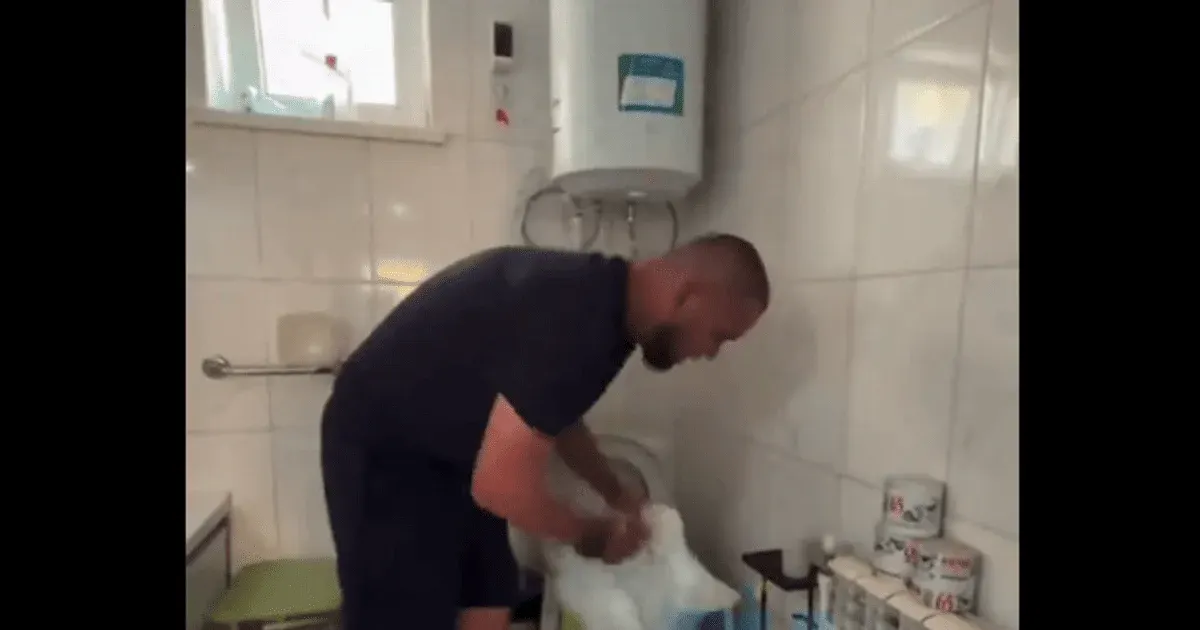 У Мелітополі шостий день без світла та води: окупанти радять туалет у пакети