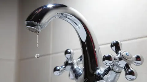 Маріуполь знову без води: знеструмлені насосні станції, терміни невідомі